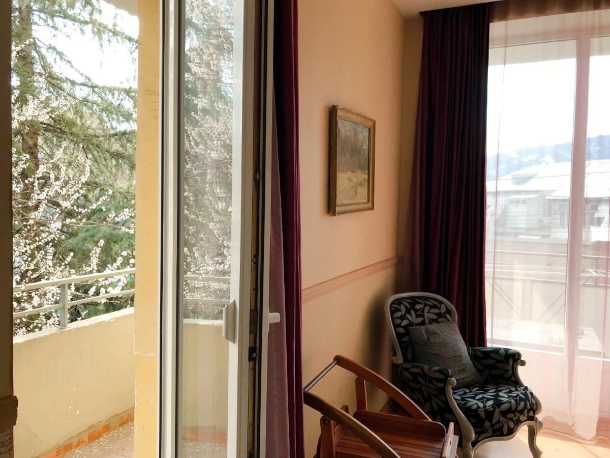 Hotel Gallery Тбилиси Экстерьер фото